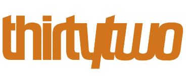 ThirtyTwo logo i orange skrifttype på hvid baggrund.